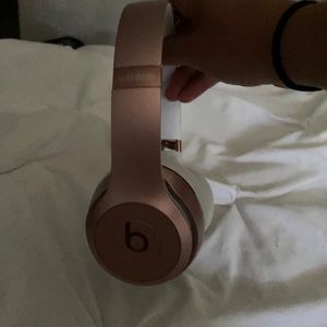 Rose gold beats head phones wireless solo 3